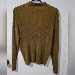Suzy Shier Green Crewneck Sweater with Ribbed Texture